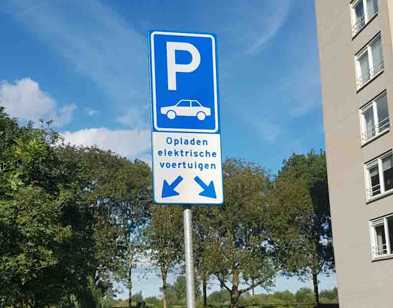 In Diemen laden elektrische auto duurder dan in Amsterdam