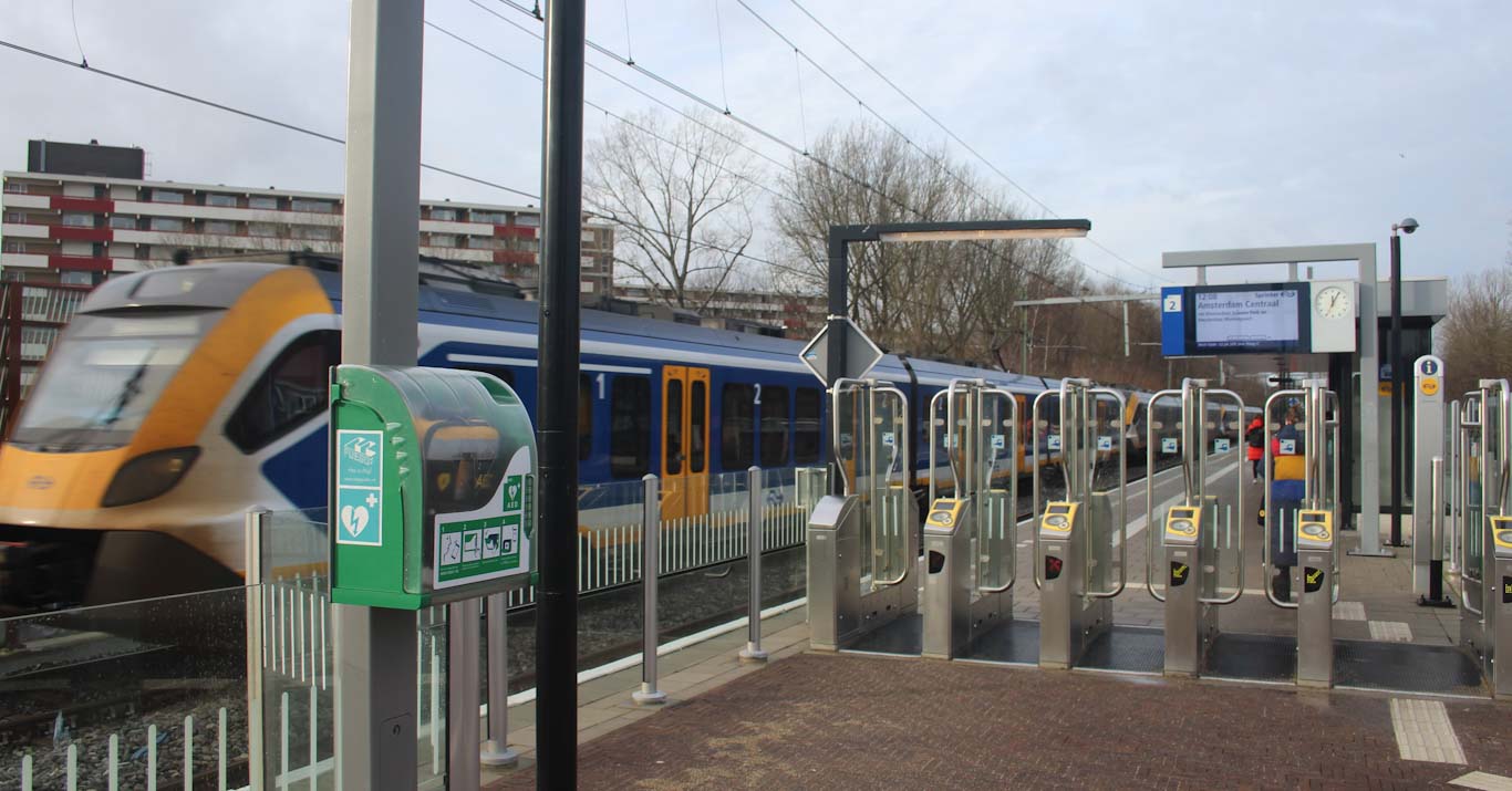 Geen treinen op stations Diemen door hevige sneeuwval