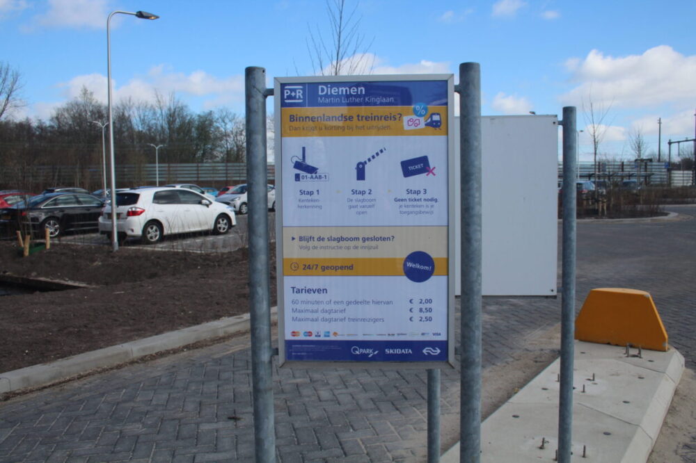 Parkeren Station Diemen kost 2,50 per dag voor treinreiziger